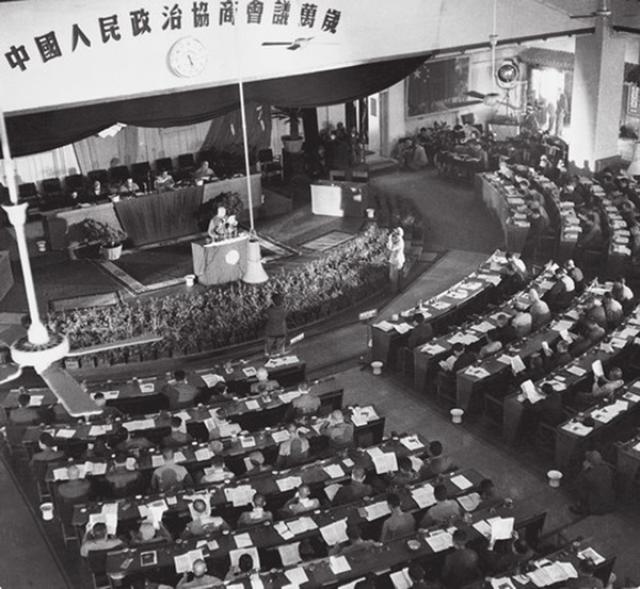 1949年9月21日至30日，中國人民政治協商會議第一屆全體會議在北平召開。這是會議現場。（資料圖）中国军网.jpg